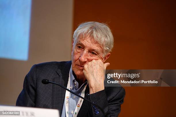 Lo scrittore e giornalista italiano Corrado Augias durante il suo intervento al XXIX Salone internazionale del libro di Torino. Lingotto Fiere, 15...