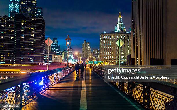 new york, seen from the brooklyn bridge - brooklyn bridge fotografías e imágenes de stock