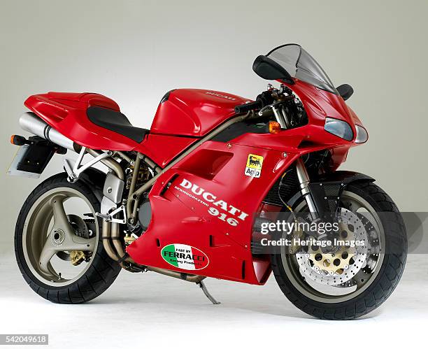 Ducati 916.