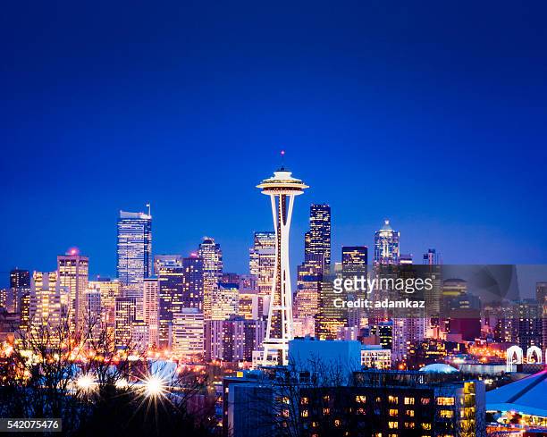 seattle skyline at night - seattle stock pictures, royalty-free photos & images