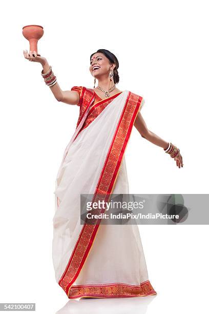 Bengali Woman Doing Dhunuchi Dance High-Res Stock Photo - Getty Images