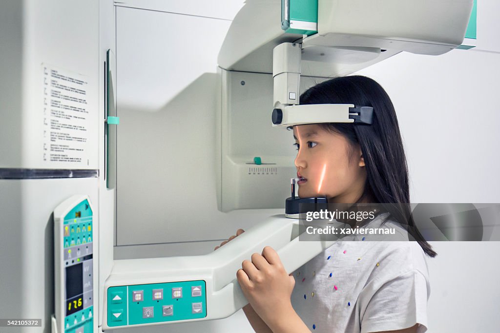 Making x-ray image of patient teeth