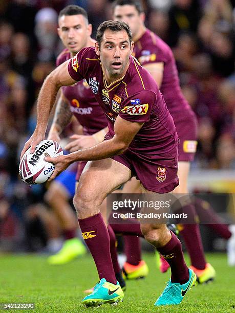 Cameron Smith of the Maroons passes the ball during game two of the State Of Origin series between the Queensland Maroons and the New South Wales...