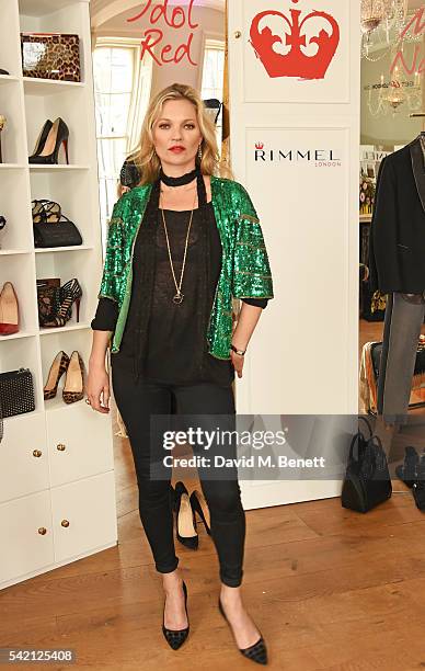 Kate Moss celebrates 15 years with Rimmel and showcases her latest Rimmel range including a new lip & nail collection, supergel, and sculpting...