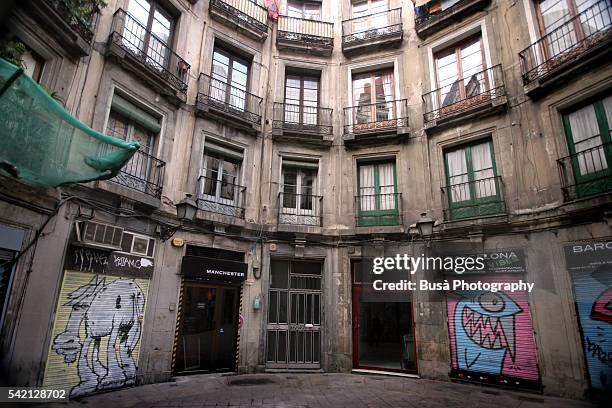 round facade of housing building in the gothic quarter, barcelona, catalonia, spain - terrassentüre stock-fotos und bilder