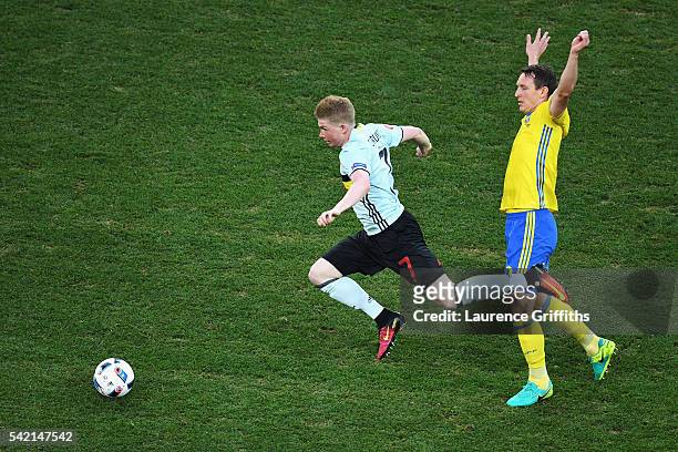Kevin De Bruyne of Belgium goes passed Kim Kallstrom of Sweden during the UEFA EURO 2016 Group E match between Sweden and Belgium at Allianz Riviera...