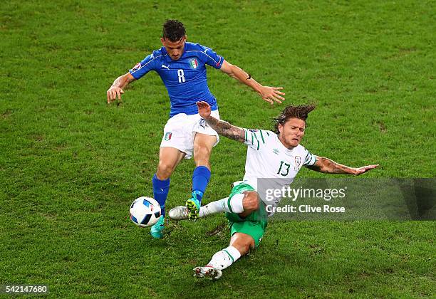 Alessandro Florenzi of Italy and Jeff Hendrick of Republic of Ireland compete for the ball during the UEFA EURO 2016 Group E match between Italy and...