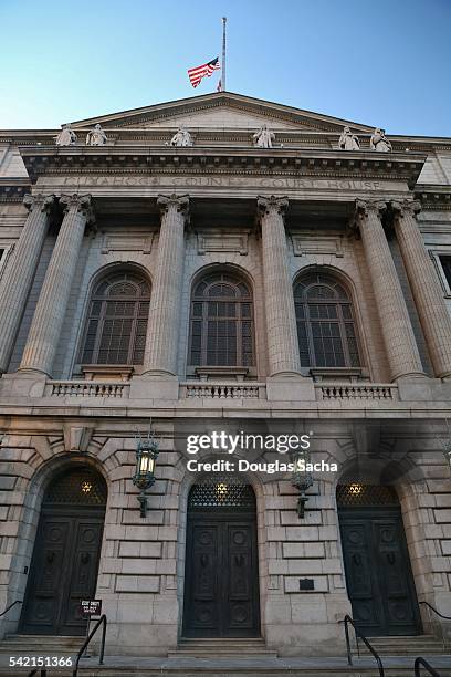 cuyahoga county courthouse, cleveland, ohio, united states - ohio flag stock pictures, royalty-free photos & images