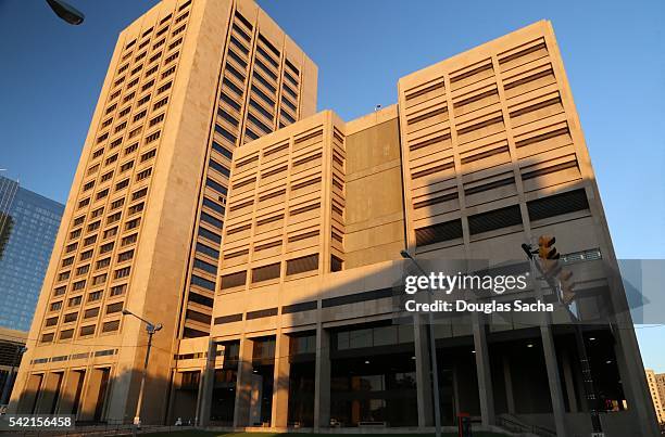 justice center complex, cleveland, ohio, united states - federal building plaza stock pictures, royalty-free photos & images