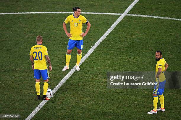 Zlatan Ibrahimovic of SwZlatan Ibrahimovic of Sweden John Guidetti of Sweden and Jimmy Durmaz of Sweden are dejected following a goal from Belgium...