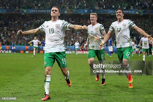 Robbie Brady of Ireland celebrates with team-mates James McClean and Stephen Ward at the end of the UEFA EURO 2016 Group E match between Italy and...