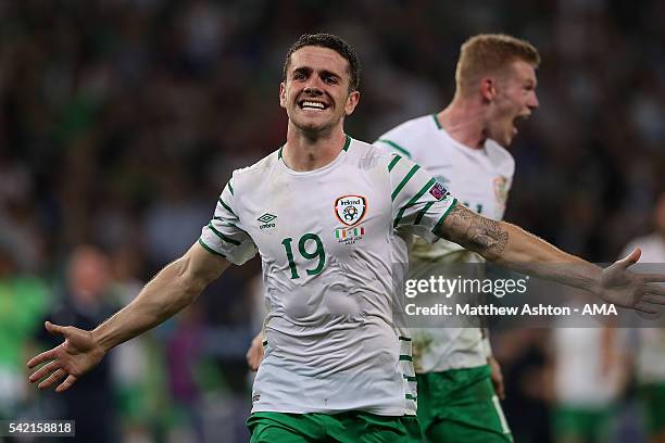 Robbie Brady of Ireland celebrates at the end of the UEFA EURO 2016 Group E match between Italy and Republic of Ireland at Stade Pierre-Mauroy on...