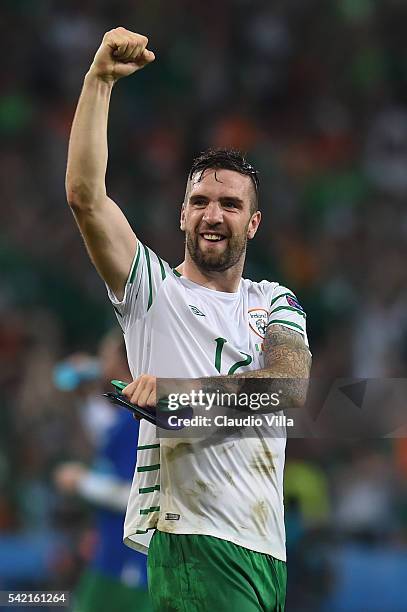 Shane Duffy of Republic of Ireland celebrates his team's 1-0 win in the UEFA EURO 2016 Group E match between Italy and Republic of Ireland at Stade...
