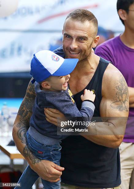 Commando Steve Steve Commando Willis Sighting Photos and Premium High Res Pictures ...