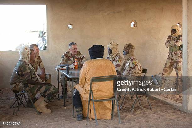 French General Barrera, leading the Operation Serval in Mali, is meeting the Chadian General Oumar Bikimo in the village of Abaïbara located 120 km...