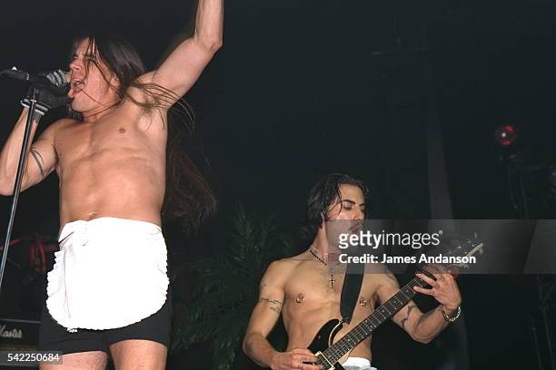 RED HOT CHILI PEPPERS IN CONCERT IN PARIS