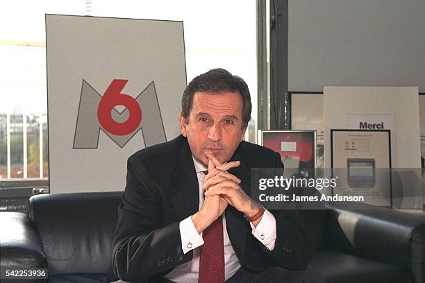 Portrait de Jean Drucker à son bureau du 8ème arrondissement.