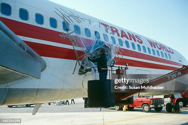 727 Exploding Boeing 727 Twa Photos and Premium High Res Pictures - Getty Images