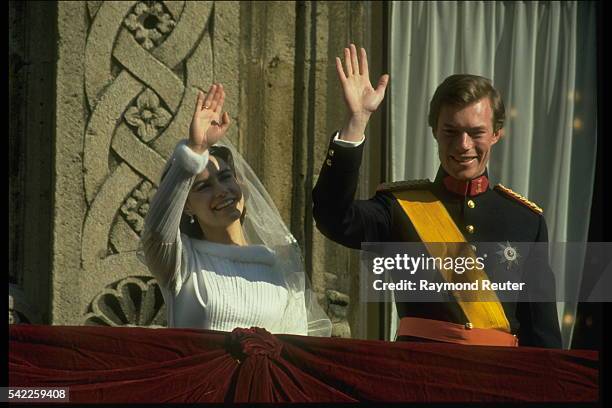 Henri of Luxembourg weds Maria Teresa Mestre.