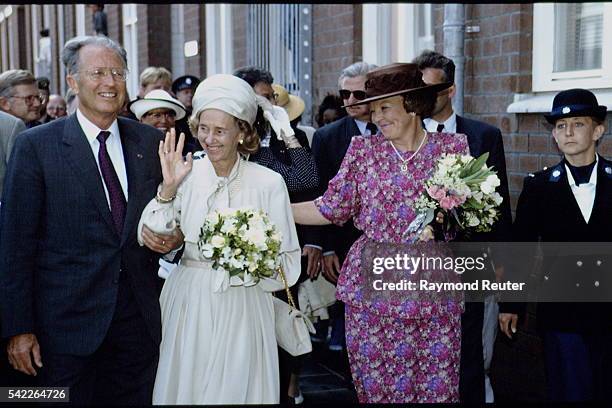 KING BAUDOUIN AND THE QUEEN VISITING THE NETHERLAND