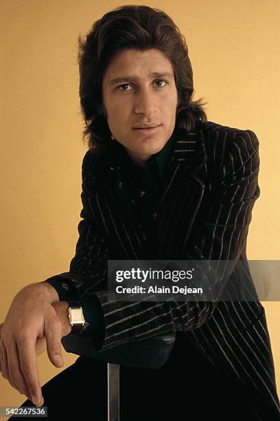 Born in a displaced person's camp in Cyprus, Moshe, later Mike Brant , grew up in Haifa, performing in Tel Aviv. Invited to Paris, he became an...