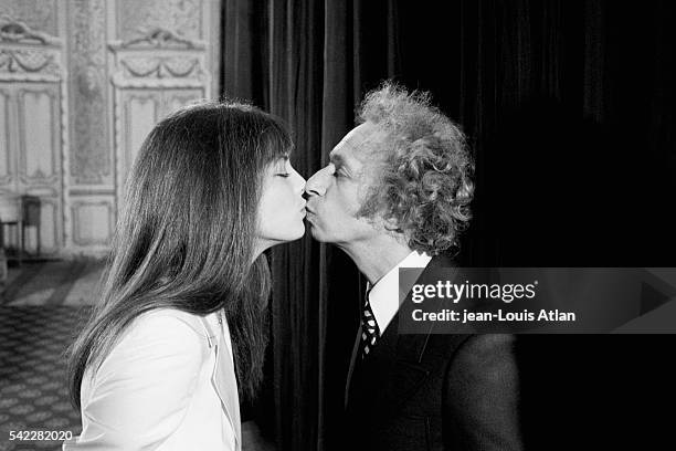 French actor Pierre Richard and English actress Jane Birkin on the set of the movie La Moutarde Me Monte au Nez , directed by Claude Zidi.