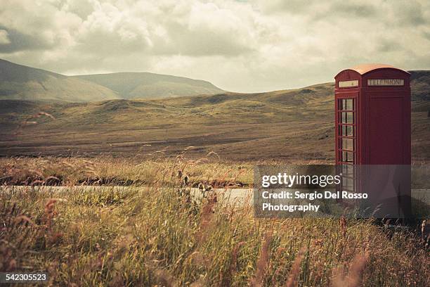 scotland phone booth - rosso stock pictures, royalty-free photos & images