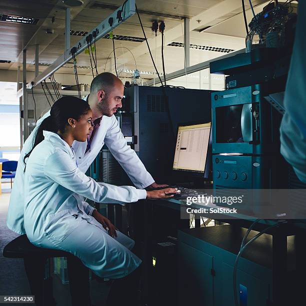 innovative research - drug testing lab stock pictures, royalty-free photos & images