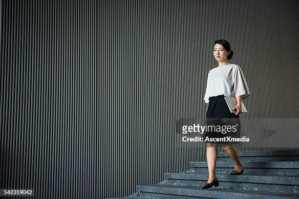 アジア女性実業家、ノートパソコン - ビジネスウーマン　日本 ストックフォトと画像