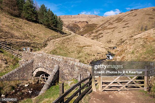 packhorse bridge, jacobs ladder, edale valley - packhorse bridge bildbanksfoton och bilder