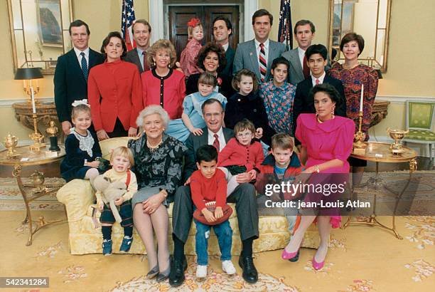 US President George Bush With His Entire Family For The First Weekend us-president-george-bush-with-his-entire-family-for-the-first-weekend