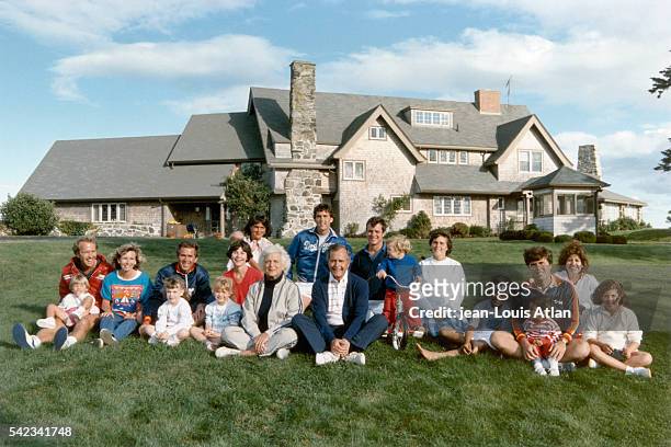 From left to right ; Neil and Sharon Bush, George W. Bush and wife Laura, Barbara and George Bush, Margaret and Marvin, Bobby Koch and Dorothy, Jeb...
