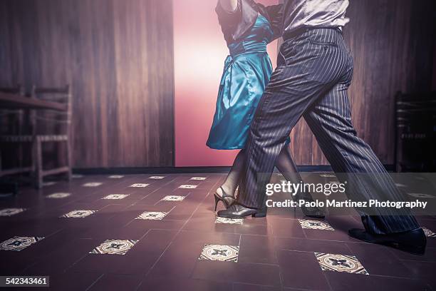 couple dancing tango - tango tanz stock-fotos und bilder