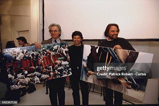 Luciano Benetton, Oliviero Toscani et le photographe Patrick Robert, le 18 février à Paris.