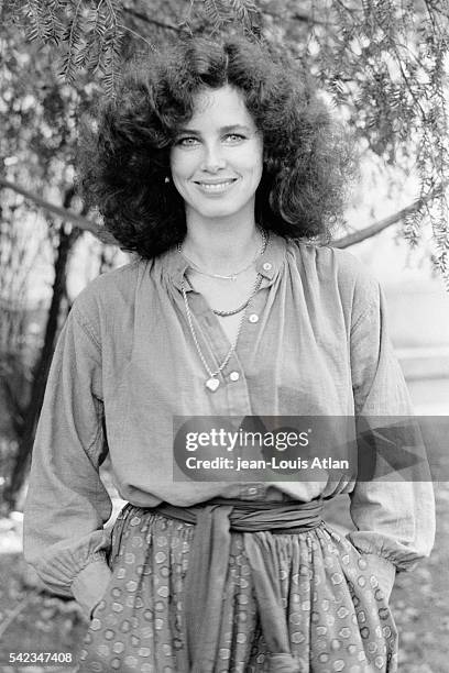 Canadian actress and model Dayle Haddon on the set of Just Jaeckin's film Le dernier amant romantique .