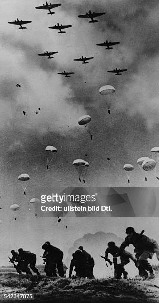 German campaign in Greece/ conquest of Crete : German paratroopers landing in Crete - May 20/21, 1941