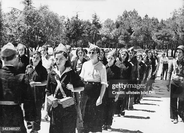 Spain Madrid : Spanish Civil War Roll call of members of the Republicans' new women's militia - August 1936 - Vintage property of ullstein bild