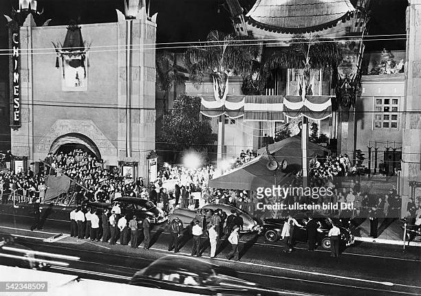 Crowds outside Grauman's Chinese Theater during the premiere of John Cromwell's drama, 'Anna and the King of Siam', Hollywood, California, 18th July...