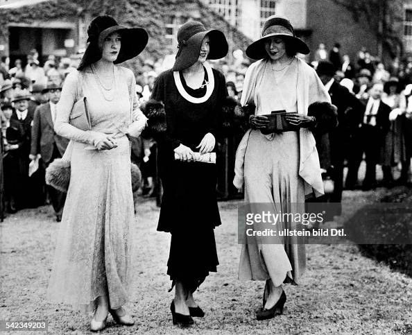 Germany, race course in Berlin Grunewald - fashion parade - 1930 News ...