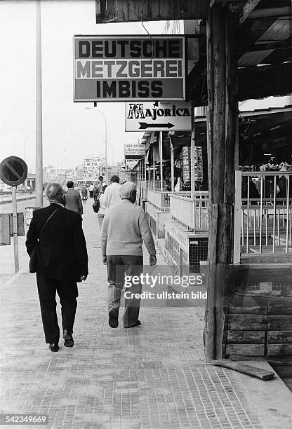 Deutsche Metzgerei in einem Ferienort der Insel- 1979