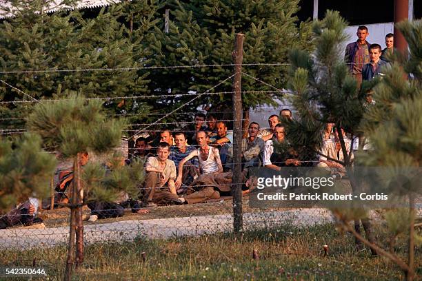Prisoners Musulmans et croates of War in Serbian Military Camp - Prisoners of war sit in a former stable at Manjaca, converted into A Serbian...