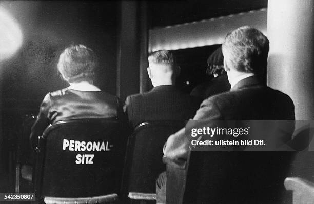 Sonderplatz zur Erholung derPlatzanweiserinnen während derFilmvorführung im Kino der FirmaVereinigte Lichtspiele Tegel- 1939