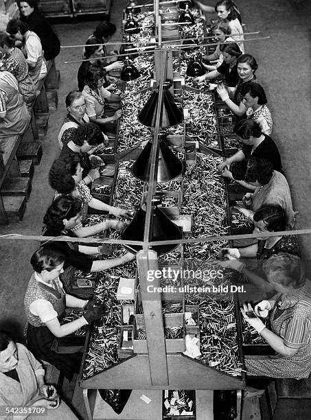 World War II, Germany, arms industry in the Third Reich Women in an ammunition factory - 1940 - without location