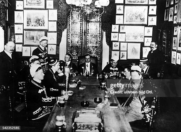 Studentenleben, Burschenschaften: Corps Borussia Bonn Blick in den Kneipsaal der Bonner Borussen- 1909