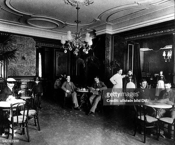 Im Cafe 'Möhring' am Kurfürstendamm- Innenansicht- um 1910