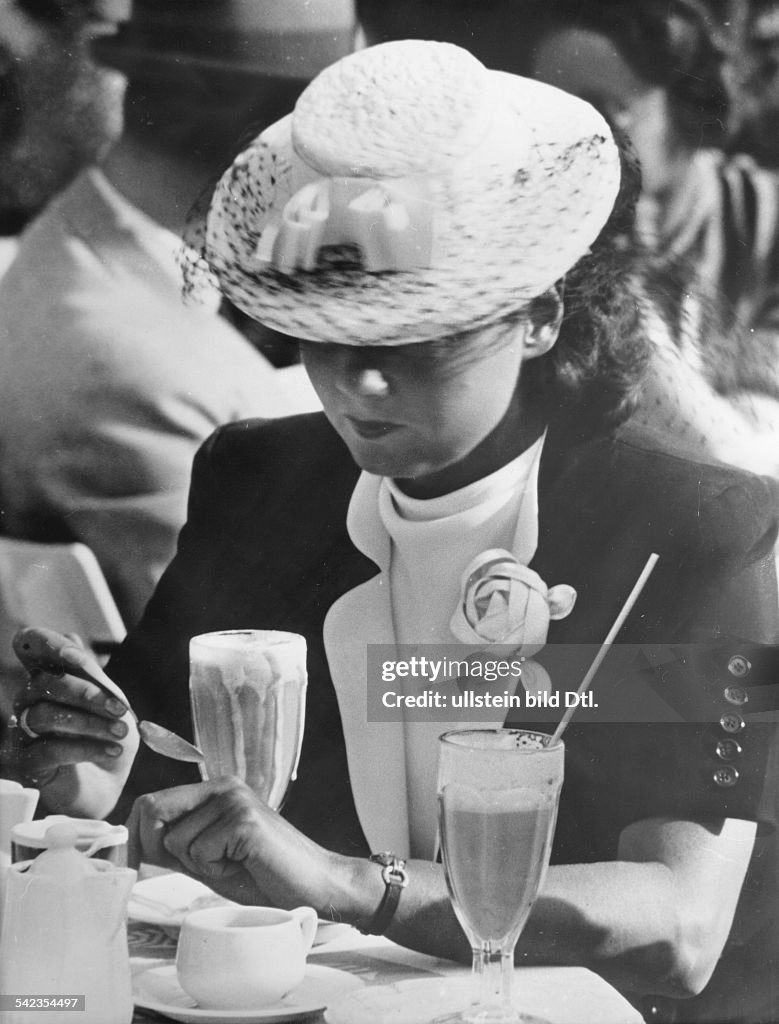 Ladies hats in the 1930ies Woman with an elegant hat having an iced chocolate drink - undated, probably 1939 - Photographer: Hanns Hubmann - Vintage property of ullstein bild