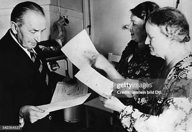 Nazi Food Rations 553 Nazi Germany Stock Photos, High-Res Pictures, and Images - Getty Images