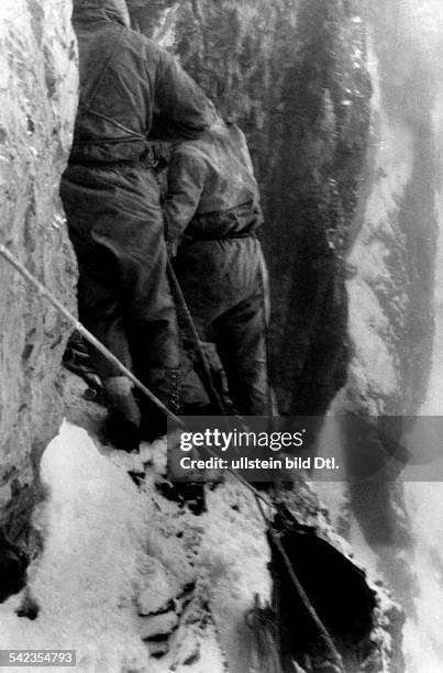 Switzerland, Bernese Alps, Eiger:First ascent of Eiger north face. 21.-24.July 1938 Preparations for bivouac in the mountain face. July 1938