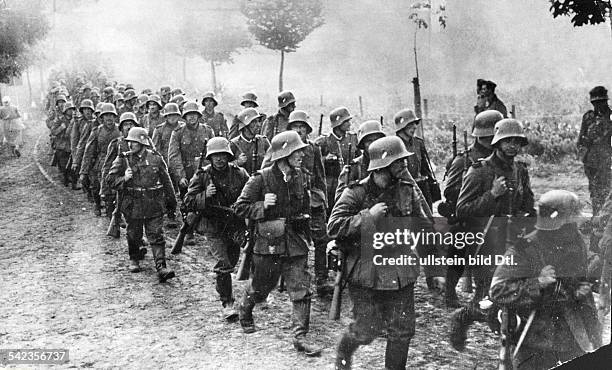 World War II, campaign in Poland 01.- : German infantrymen marching in column on the country road. ; Beginning of sept. 1939Vintage property of...
