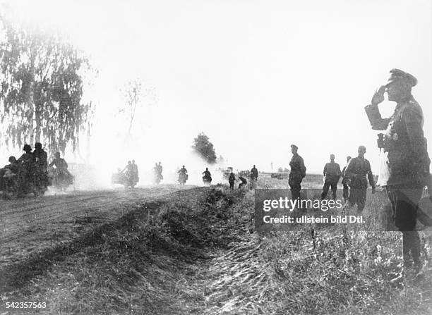 Beginning of the campaign against soviet union /eastern front: In the morning of June 22nd - Advance of the central army group . Motorbike unit...